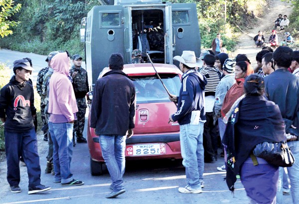 UNC supporters block Imphal-Moreh Road