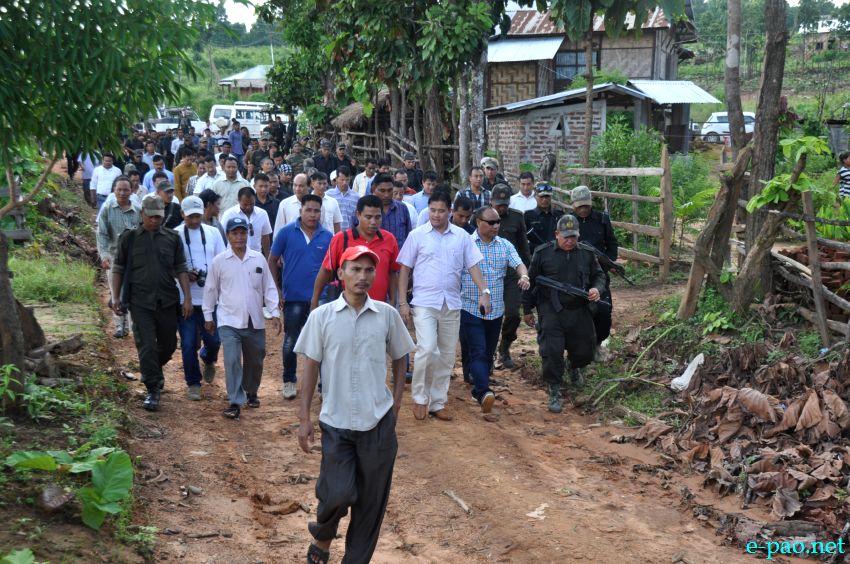 Inspection of border fencing between India and Myanmar at Moreh by Trinamool Congress team  :: 08 September 2013