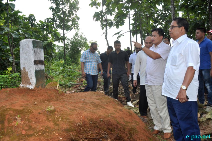 Inspection of border fencing between India and Myanmar at Moreh by Trinamool Congress team  :: 08 September 2013