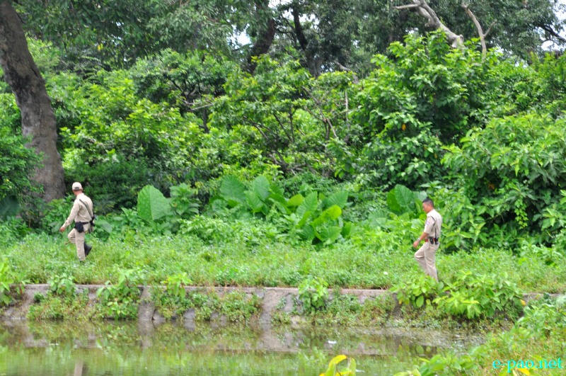 Imphal East Police conducting search operations at Mahabali area on 8th August 2013