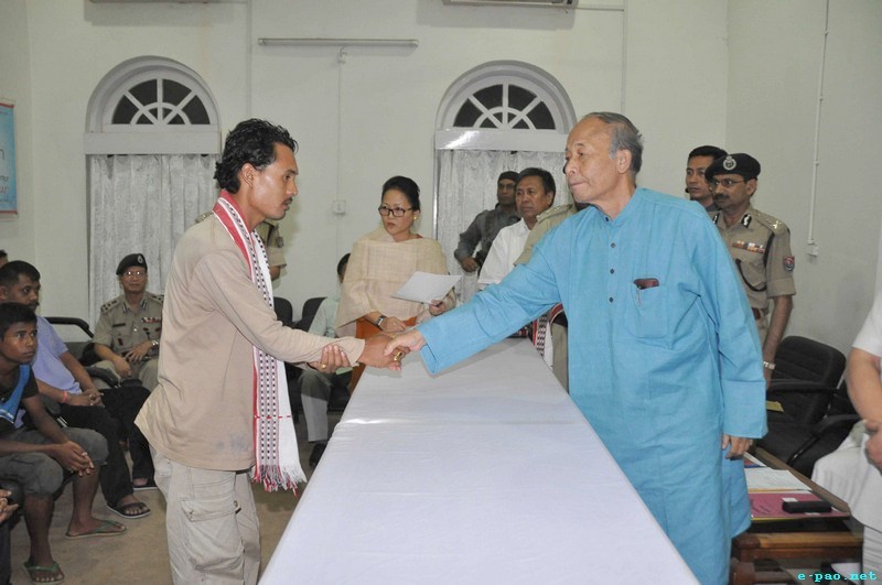 12 cadres surrendered of six insurgent organisations to Government along with arms at Chief Minister's Secretariat :: September 04 2013