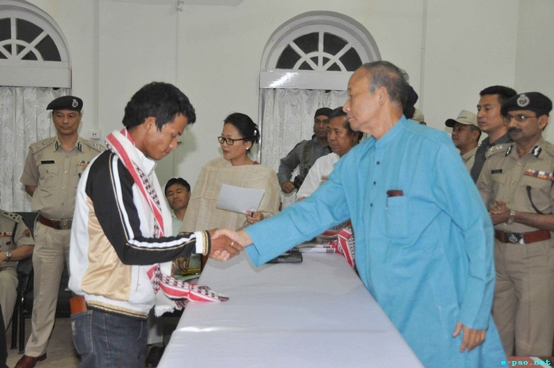 12 cadres surrendered of six insurgent organisations to Government along with arms at Chief Minister's Secretariat :: September 04 2013