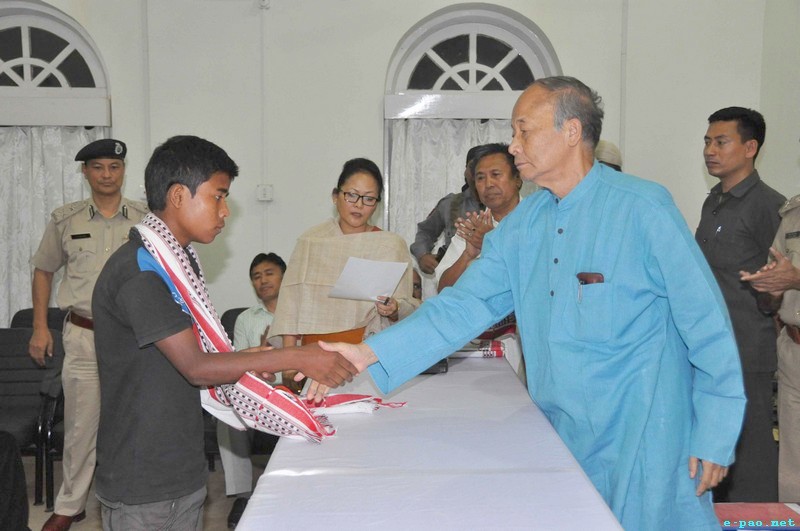 12 cadres surrendered of six insurgent organisations to Government along with arms at Chief Minister's Secretariat :: September 04 2013