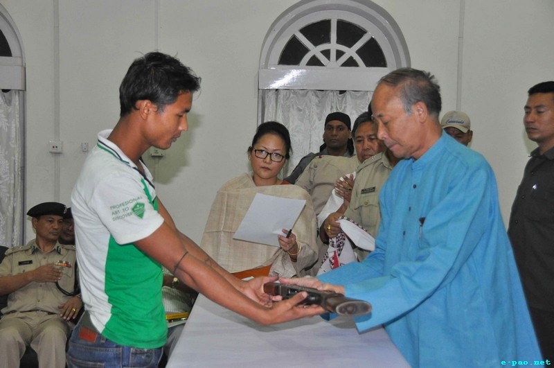 12 cadres surrendered of six insurgent organisations to Government along with arms at Chief Minister's Secretariat :: September 04 2013