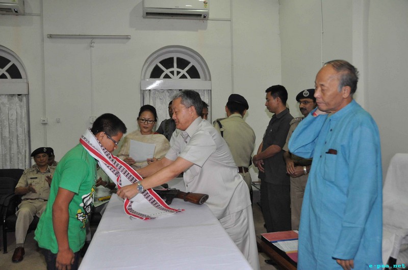 12 cadres surrendered of six insurgent organisations to Government along with arms at Chief Minister's Secretariat :: September 04 2013