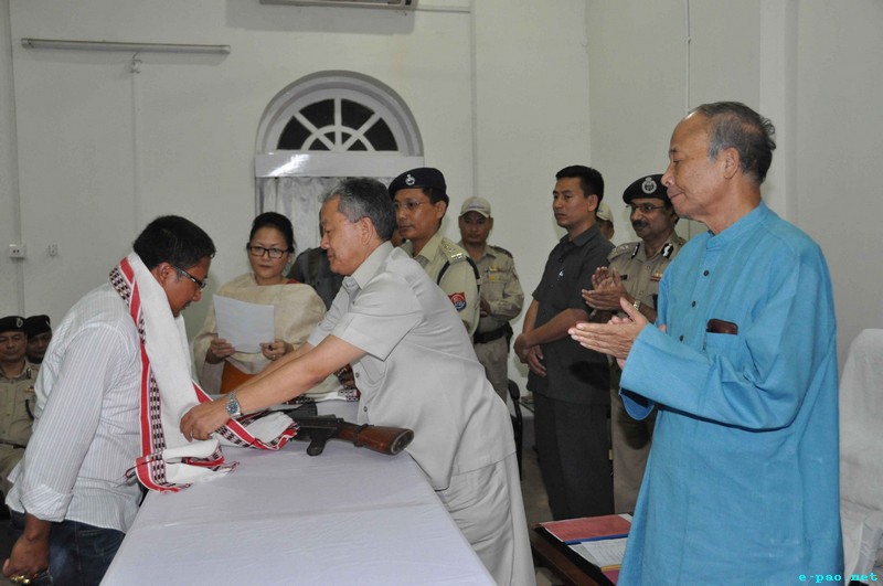 12 cadres surrendered of six insurgent organisations to Government along with arms at Chief Minister's Secretariat :: September 04 2013