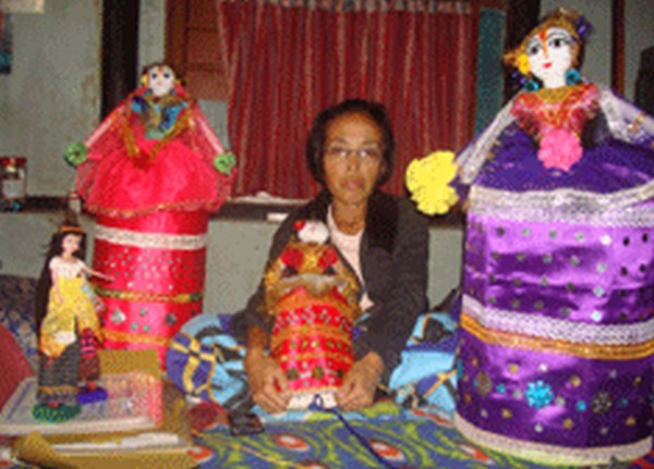 Traditional doll-maker : Birla Soibam
