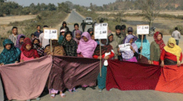 Womenfolk enforcing Mayai Lambi bandh