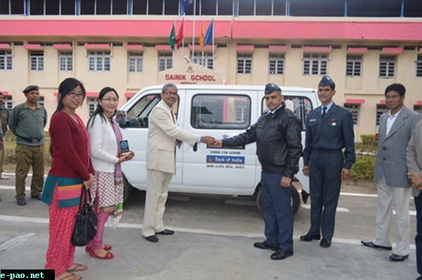 Gp Capt (Dr) DD Mishra, Principal Sainik School Imphal receiving the key from Mr AK Chattergee, Dy Zonal Manager, BOI, Guwahati Zone