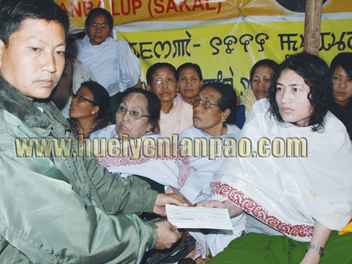 Irom Sharmila donates Rs 4 lakh to Intl Red Cross Society