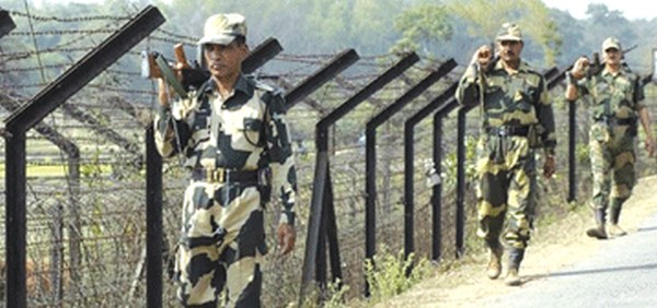 BSF personnel patrolling the Indo-Bangla border : Courtesy newstracklive.com