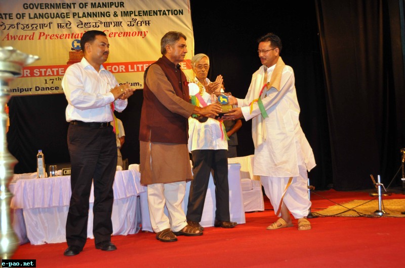 Governor VK Duggal at distribution function of 6th Manipur State Award for Literature-2013