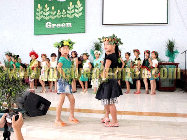 Children paraded with myriad of colours of leaves & flowers on Green Sunday