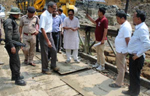 Works Minister Dr Ratan inspecting a bridge