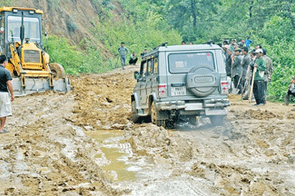 CCpur public shoulder the onus of repairing roads
