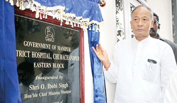 Chief Minister O Ibobi inaugurating Eastern Block of Churachandpur district hospital