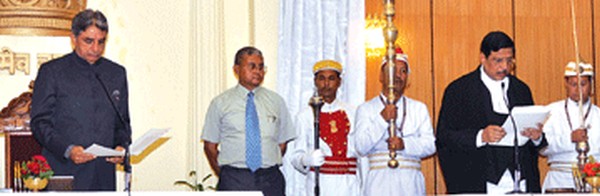 Governor VK Duggal administering oath for Chief Justice