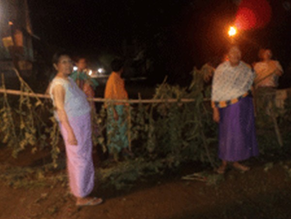 Womenfolk blockading Khagempali