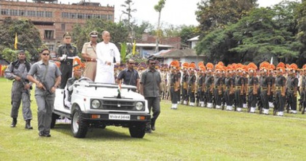 Chief Minister O Ibobi inspecting the guard of honour