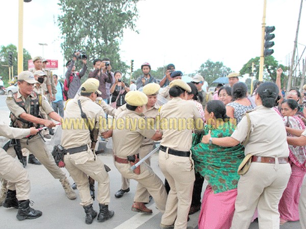 JCILPS Women's Wing storms Raj Bhavan as ILP stir intensifies