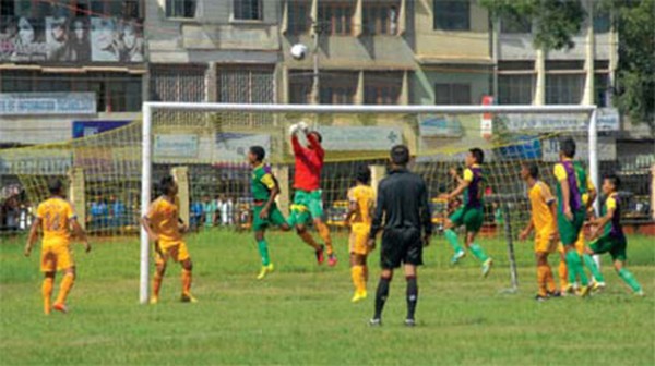 SSU's goalkeeper Y Surchandra Singh punches out a curling shot from NACO