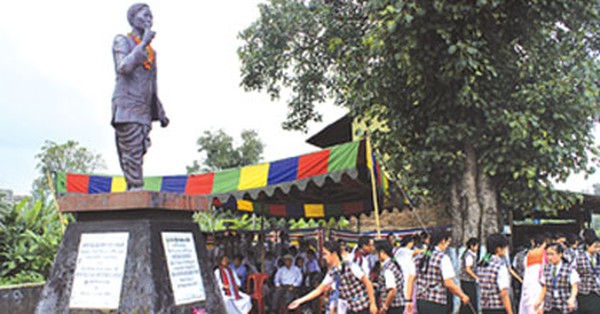 Students offering floral tributes at the statue of Hijam Irabot