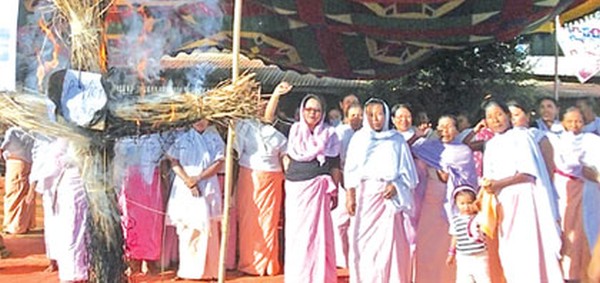 Womenfolk demanding the implementation of ILP in the State at Waithou