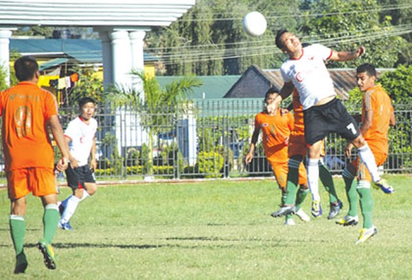 NISA (white) and NEROCA players fights for the ball