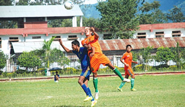 SSU (Blue) and NEROCA players compete for the ball