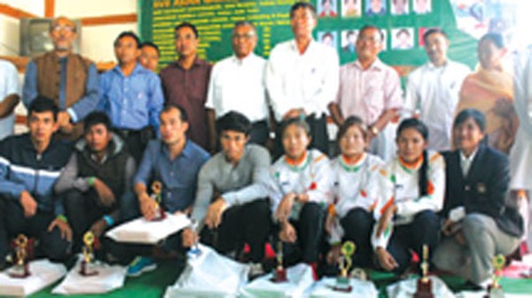 Dignitaries and players pose for the photo