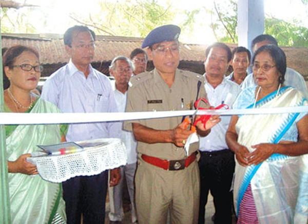 Additional SP of Jiribam, O Menjor Singh inaugurating a three-day 'Mobile Exhibition of Museum Objects and Photographs of Monuments of Manipur' at Jiribam Govt Higher Secondary School which has been organised by Manipur State Museum and State Archaeology, Dept of Art & Culture