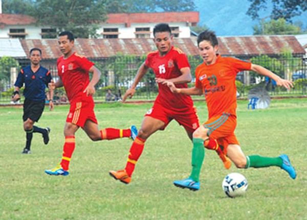MPSC (red) and NEROCA players challenge for the ball possession
