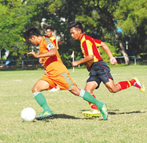 NEROCA captain Kh Satish (left) fights for the ball against USA