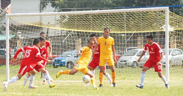 SSU (yellow) player in action during the quarterfinals against TRUGPU