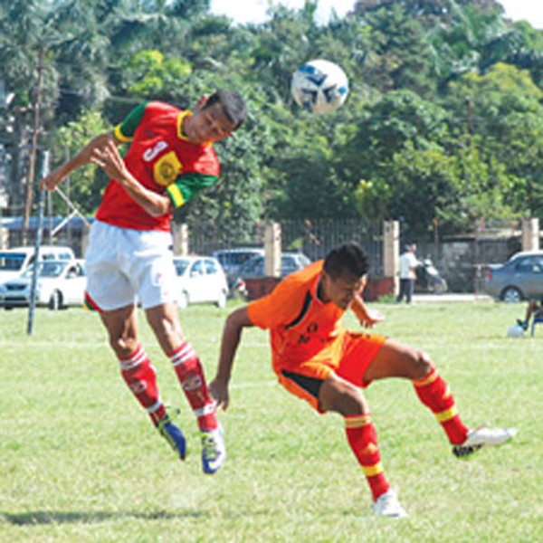 TRAU and TRUGPU players battle for the ball possession