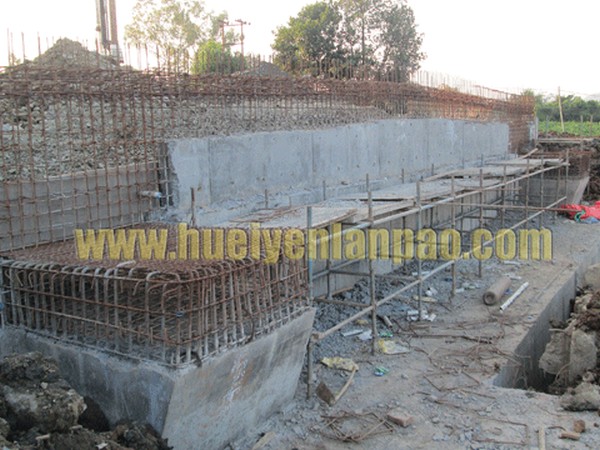 Construction work of Sanjenthong Bridge comes to standstill