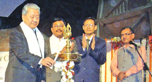 Dy CM Gaikhangam lighting up a ceremonial lamp