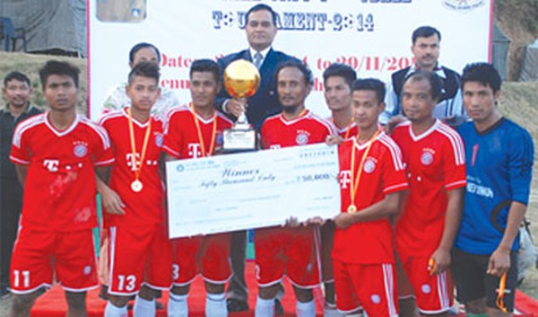 DIGP Group Centre CRPF, Imphal Vimal Kumar Bisht (centre) with  PYDA players