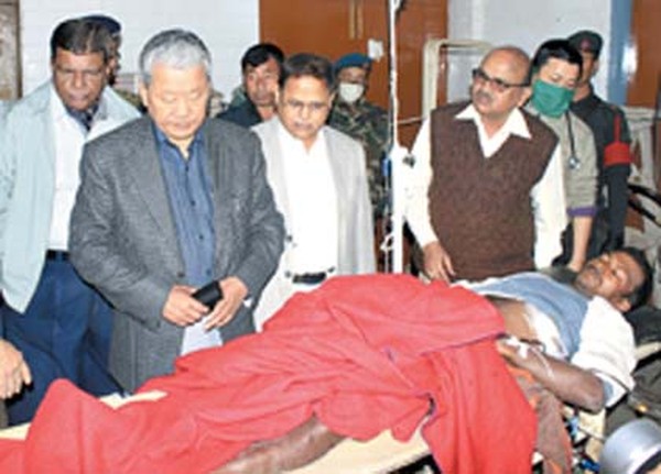Dy CM Gaikhangam visitng the injured at RIMS 