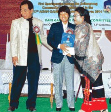 Dignitaries presenting gifts to Dangmei Grace