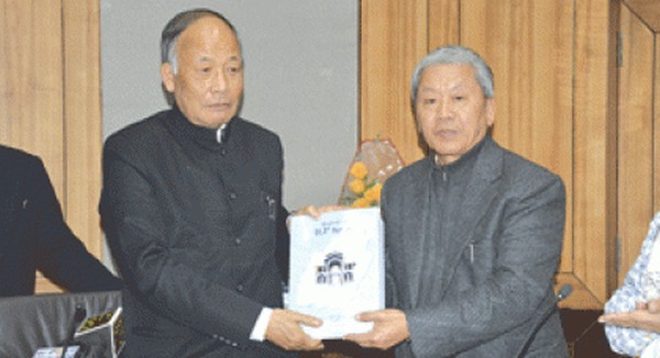 Gaikhangam handing over the report to the CM