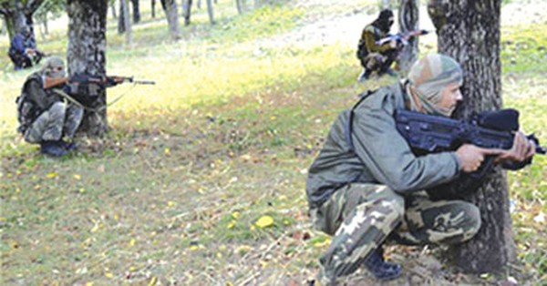 Soldiers on the alert to neutralise the militants at Kashmir