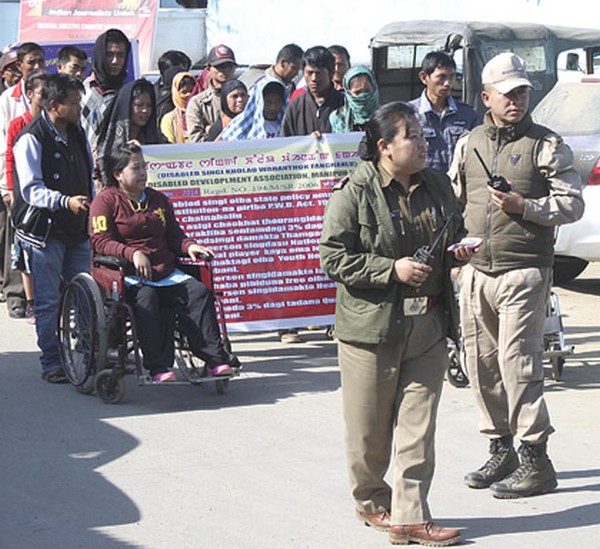 Policemen foiling the rally organised by Disabled Development Association, Manipur at Major Khul 