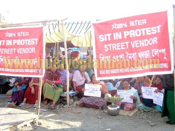 Sit-in flays move to set up public-private parking at Temporary Market