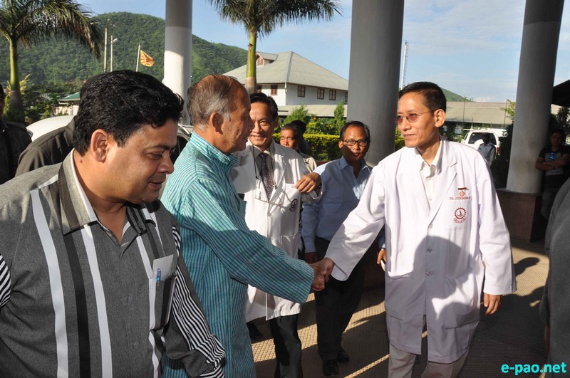 CM meets injured TSE editor, School kids at Shija Hospital at Langol :: 06 July 2014