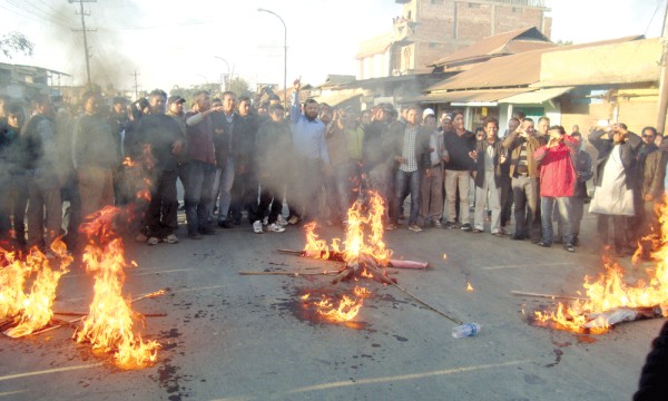 effigies burnt at Lilong protest