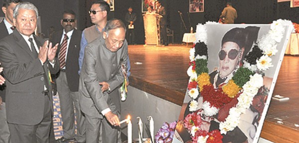 The CM and Dy CM paying respect to Rani Gaidinliu 