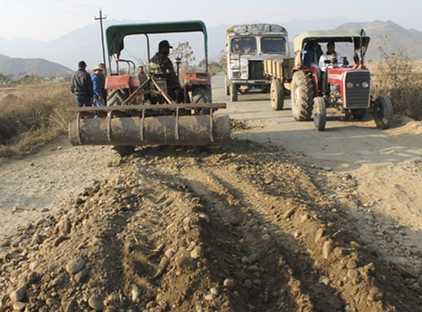 Koirengei -Awang Sekmai road repair work in progress 