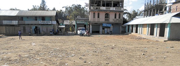 A deserted market at Lilong during the bandh 