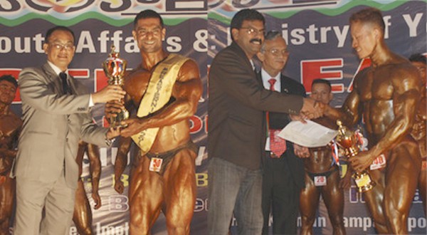 Satyajit Pratihari (R) and Ng Surchandra (L) receiving trophies from dignitaries